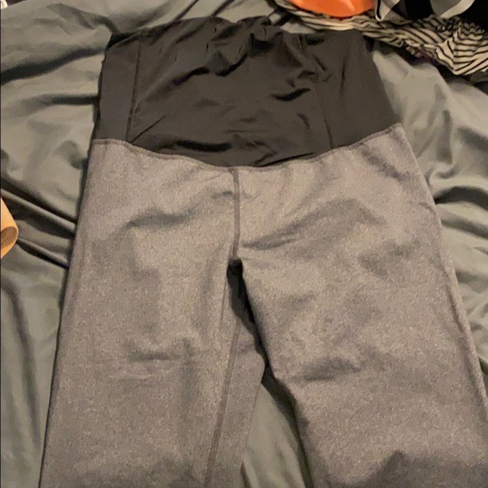 Full panel maternity capris